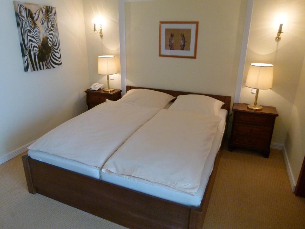 Schoekel'S Hotel Und Restaurant Elze Room photo